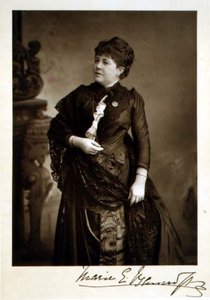 Marie Effie Wilton Bancroft (1839-1921), skuespillerinde og teaterleder, portrætfotografi (s/h-foto)