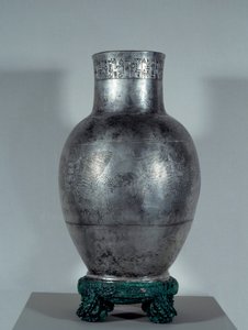 Mesopotamien: Entemena vase i gravsølv med motiver og kileskrift (nevø og anden efterfølger af Eannatum). Sommerperiode (2900-2200 f.Kr.). 2400 f.Kr. Søn 0,35x0,18 m Paris, museum du Louvre af Sumerian Mesopotamian School