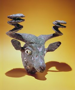 Hoved af en Tyr, fra Irak, ca. 2000 f.Kr. (bronze og skal)