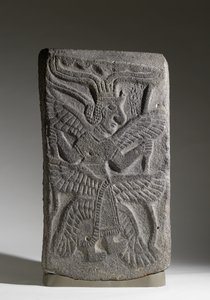 Plade med seksvinget gudinde, Fortæl Halaf (basalt)