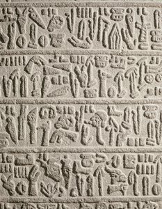 Hieroglyfisk skriftfragment, der fortæller om Katusas-kongen, hettiten