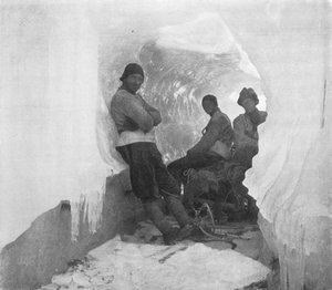 Det første vestlige parti i en naturlig istunnel, c1911, 1913
