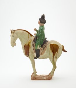 Mand til hest, Tang-dynastiet, ca. 700-750 (lertøj med bly-silikatglasurer og malede detaljer)