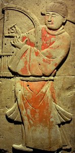 Terracotta stele med musiker, Tang-dynastiet (618-907), opdaget i Shaanxi-provinsen, Steles Forest Museum i Xian. Fotografi, Leonard de Selva, Kina, 2006. af Tang Dynasty Chinese School