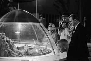 Modeludstilling af fremtidens transportkoncept på verdensudstillingen i Seattle af Ted Spiegel