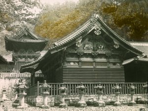 En del af Tosho-Gu-templet kaldet Sanjinko i Nikko, ca. 1900-1915 (fotografi) af Teijiro Takagi