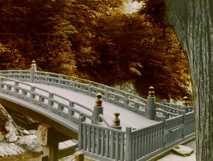 Shinkyo (den hellige bro) i byen Nikko, ca. 1900-1915 (fotografi) af Teijiro Takagi