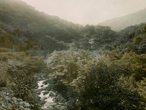 Udsigt over landsbyen Miyanoshita i Hakone-bjergene, ca. 1900 - 1915 (fotografi) af Teijiro Takagi