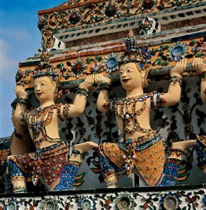 Karyatider af templet Wat Arun af Thai School