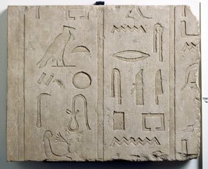 Fragment af en hieroglyfisk inskription, 25.-26. dynasti, ca. 715-525 f.Kr. (kalksten)