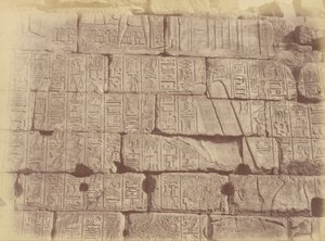Nærbillede af hieroglyfiske indskrifter og skulpturer (Liste over de besejrede nationer), Karnak af Théodule Devéria