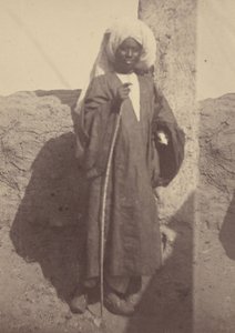[Portræt af en ung nordafrikansk mand, der står op ad en søjle]. af Théodule Devéria