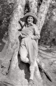 Stella Court Treatt, britisk eventyrer, forfatter og filmskaber, Maereres, Tanganyika, 1925 1927. af Thomas A. Glover
