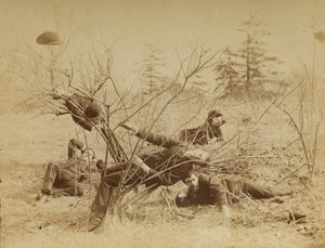 [Fire mandlige studerende, der ligger på terrassen]. af Thomas Eakins