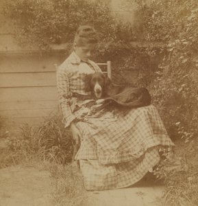 [Susan Macdowell (senere fru Thomas Eakins) med en setter]