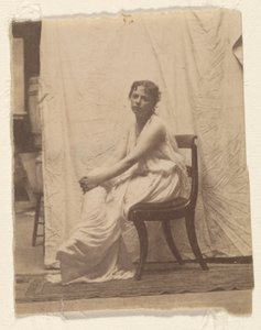 [Weda Cook i klassisk dragt i Eakins’ atelier på Chestnut Street]
