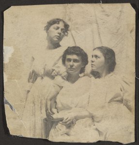 [Weda, Katherine og Maud Cook] af Thomas Eakins