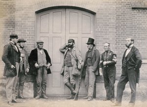 Personale ved Holkham Hall, Norfolk, ca. 1863 (albumin print) af Thomas Harcourt Powell