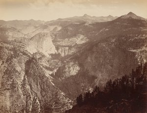 [Yosemite Valley fra oven] / [Yowiye og Piwyack. Vernal og Nevada Fall. Yosemite Valley fra Glacier Point]. af Thomas Houseworth and Company