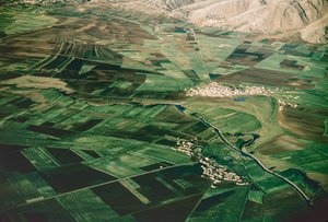Luftfoto af dyrkede marker i den frugtbare Al Beqaa-dal, også kaldet Al Biqa-dalen, under...