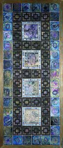 Et Favrile glasflisepanel, støbt med blomster og geometriske designs, 20. århundrede