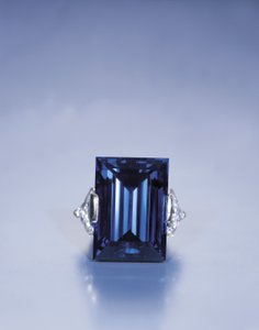 Rockefeller Sapphire (diamanter, safir og platin)