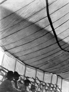 Cirkustelt (Det Store Russiske Cirkus), Mexico City, 1924 af Tina Modotti