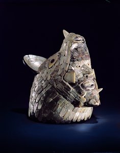 Hoved af et dyr med et menneskehoved i de åbne kæber, fundet i Tula, Hidalgo, Mexico, Tidlig Post-Classic (900-1250) (keramik med perlemormosaik)