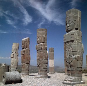 Atlantiske søjler på Pyramid B i form af Toltec-krigere af Toltec Toltec