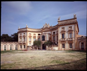 Udvendig udsigt over Villa Valguarnera af Tommaso Maria Napoli