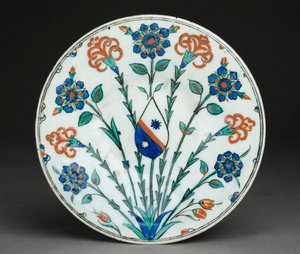 Fad med europæisk våbenskjold, Iznik ware, tyrkisk, ca. 1570 (stenpasta med polykrom under glasur) af Turkish School