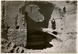 Stort tårn (qasr) i kloster, Aswan, Egypten, foto af Ugo Monneret de Villard af Ugo Monneret de Villard