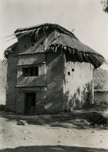 Firkantet hytte med stråtag, Axum, Etiopien, foto af Ugo Monneret de Villard af Ugo Monneret de Villard