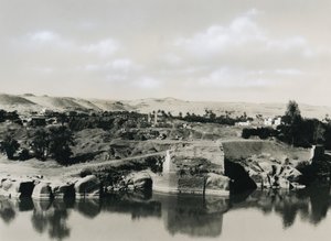 Udsigt over øen Elephantine med Nilen, Egypten, foto af Ugo Monneret de Villard