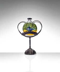 Peacock mosaik vase på stativ, ca. 1922 (håndblæst smeltet murrin glas & smedejern) af Umberto Bellotto