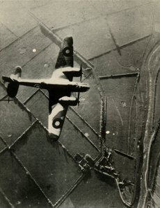En Blenheim løber op til sit mål, 1939-1940, 1941. af Unbekannt