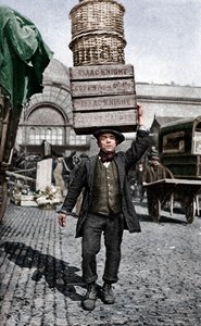 En Covent Garden markedsportør, London, c1922. af Unbekannt