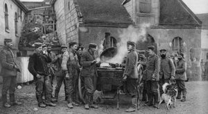 Et tysk hærs feltkøkken i en fransk landsby, Første Verdenskrig, 1915 af Unbekannt