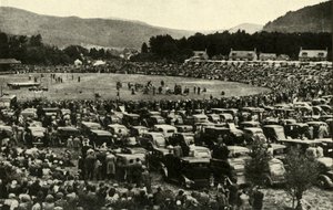 A Highland Gathering at Braemar, c1948. af Unbekannt