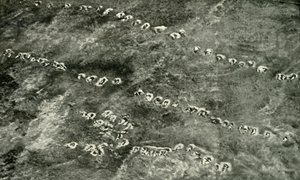 Et infanteriangreb over ingenmandsland, 1919. af Unbekannt