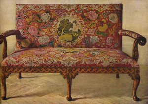 En Queen Anne-sofa betrukket i Petit Point, c1900, 1936 af Unbekannt