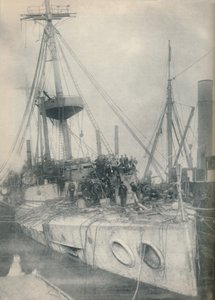 En Bjærgningstriumf. Krydseren Gladiator, støttet af bjærgningsslæbebåde, 1908, 1936 af Unbekannt