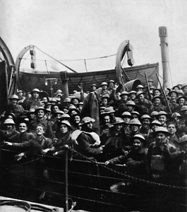 En båd af soldater reddet fra Dunkerque, 1940, 1945 af Unbekannt