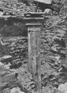 En søjle i hallen i Blackfriars Priory, City of London, 1906 af Unbekannt