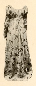 En kjole af brunglaseret chintz, båret af Madame Chevalier, c1795, 1937. af Unbekannt