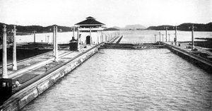 En sluse på Panamakanalen, Panama, 1926 af Unbekannt
