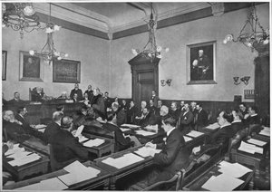 Et møde i Hammersmith Borough Council, c1903 1903 af Unbekannt