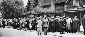 En kø til zoologisk have på en national helligdag, London, 1926-1927 af Unbekannt