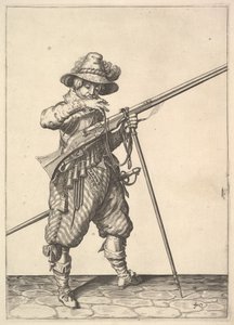 En soldat, der blæser på en tændstik, fra Musketeers-serien, tallerken 40, i Wapenhandelinghe van Ro.... af Unbekannt