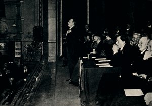 Taler til et offentligt møde i Finsbury Park, 1924, 1945. af Unbekannt